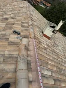 pose-toiture-tuile-mouchetées