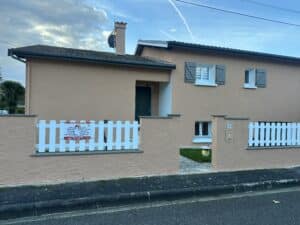 La transformation par la peinture est spectaculaire. Elle redonne instantanément lumière et caractère à une pièce.